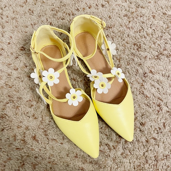 Asos Design Yellow Faux Leather Lydia Pointed Ballet Flats with White Flowers - Picture 2 of 7
